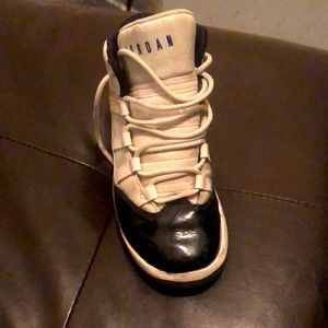 Boys Air Jordan size Y1